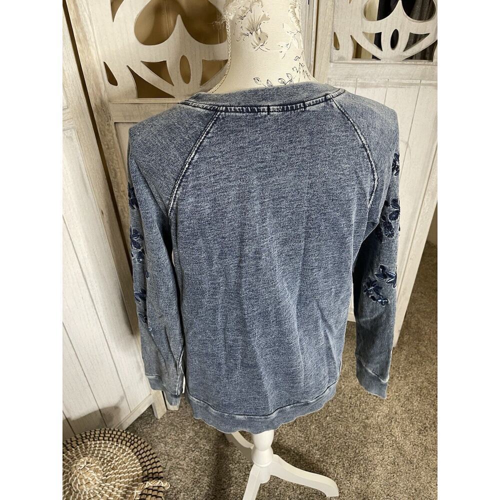Max Jeans Size Medium Embroidered Pullover Sweater Blue Crew Neck - Picture 3 of 7
